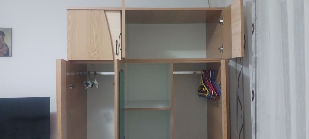 Comoda tv comoda cu 3 sertare si sifoneir