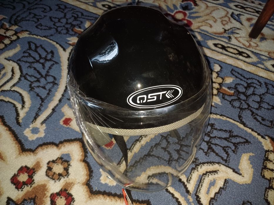 Продам мотоциклетный шлем