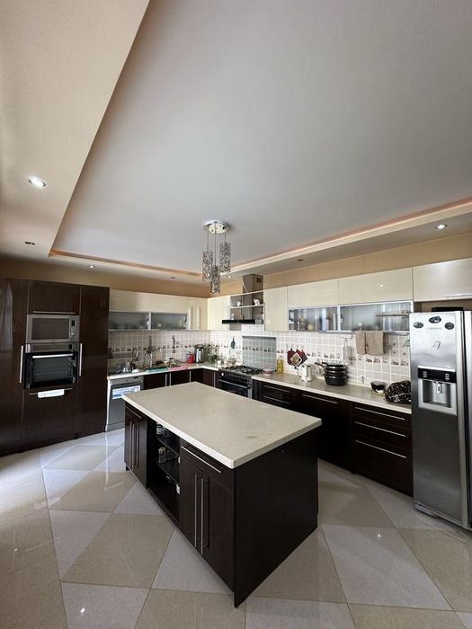 Izza massivda Uglavoy 6 sotix 9 xona yahshi remont