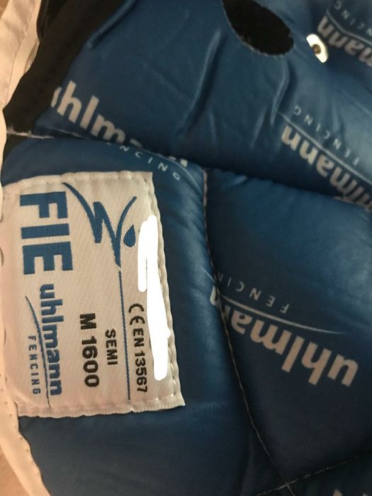 Scrima,casca de protectie si spada