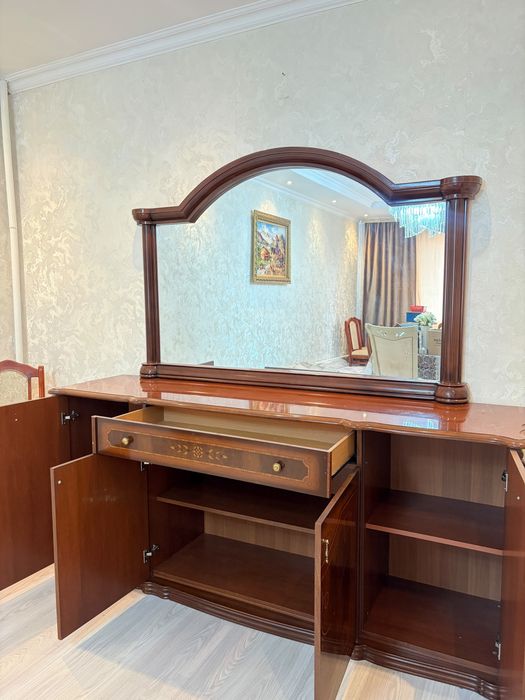 Продам сервант комод с зеркалом для зала