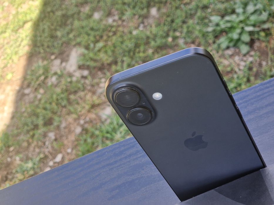 Vând iphone 16..