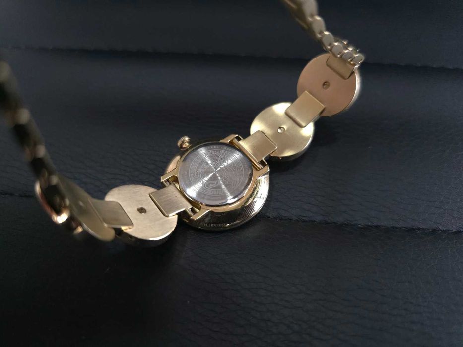 Дамски Часовник Versace Medusa Stud Icon VERF006 18