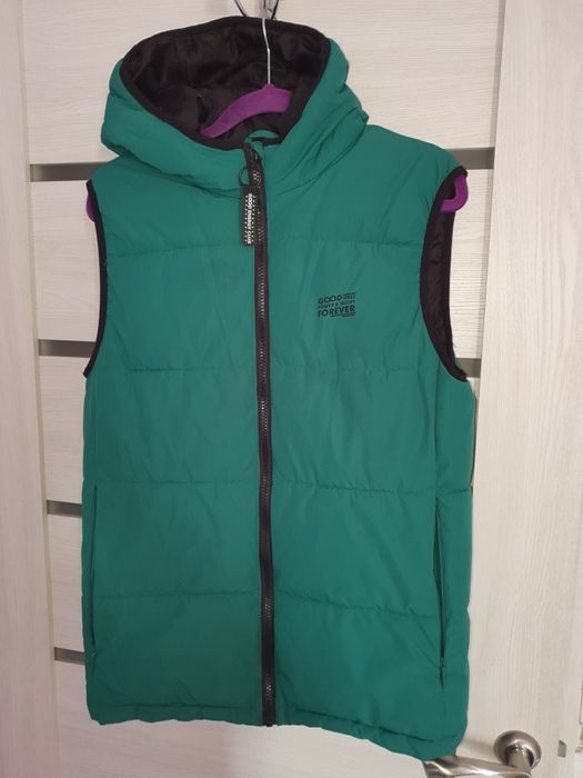 Жилет утеплённый  на мальчика  164 см.