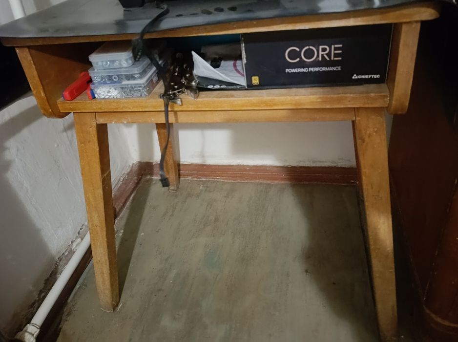 Столик письменный, рабочий 70х50х75см.