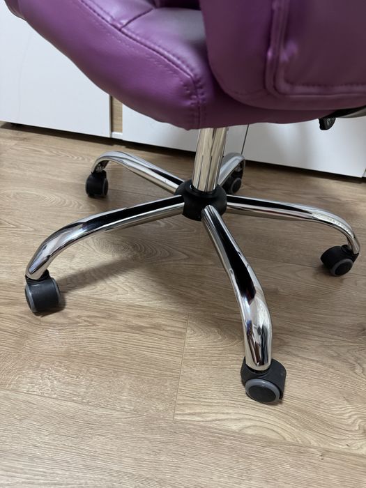 Офис стол лилав и син почти неизползвани