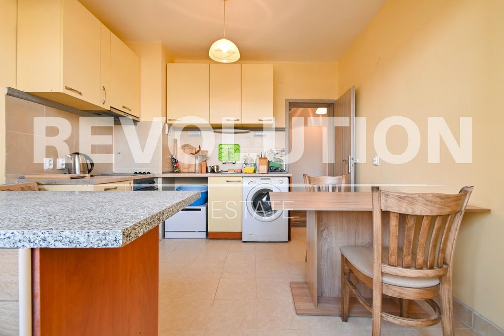 Дава се под наем Тристаен апартамент в София, Медицинска академия - 70 кв.м за 600 € - Снимка #1