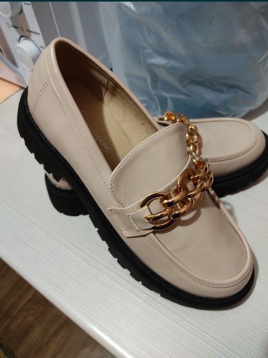 Срочно продам обувь