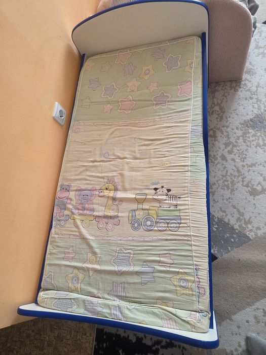 Детская кровать с матрасом