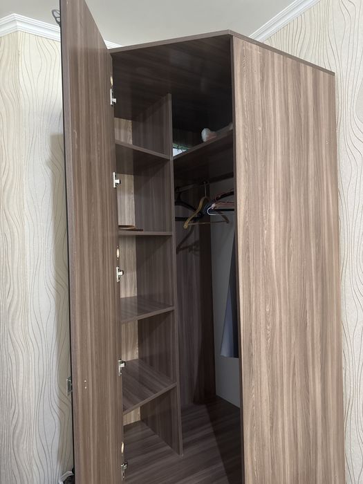 Шкаф угловой с зеркалом