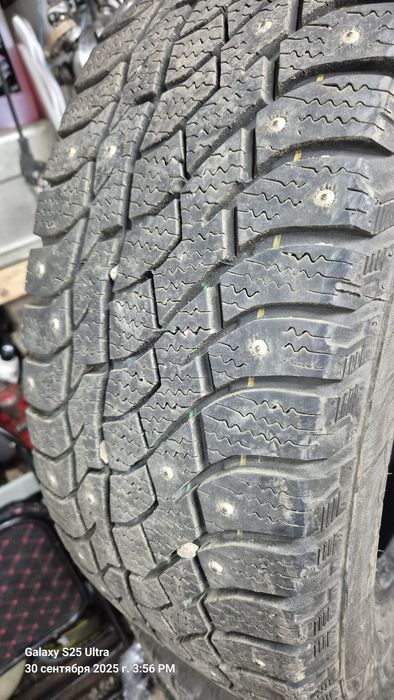 Комплект зимних шипованных шин