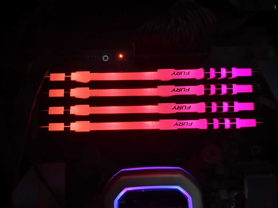 Memorie Ram Fury Beast RGB 16GB (2x8GB) DDR4 3600MHz.