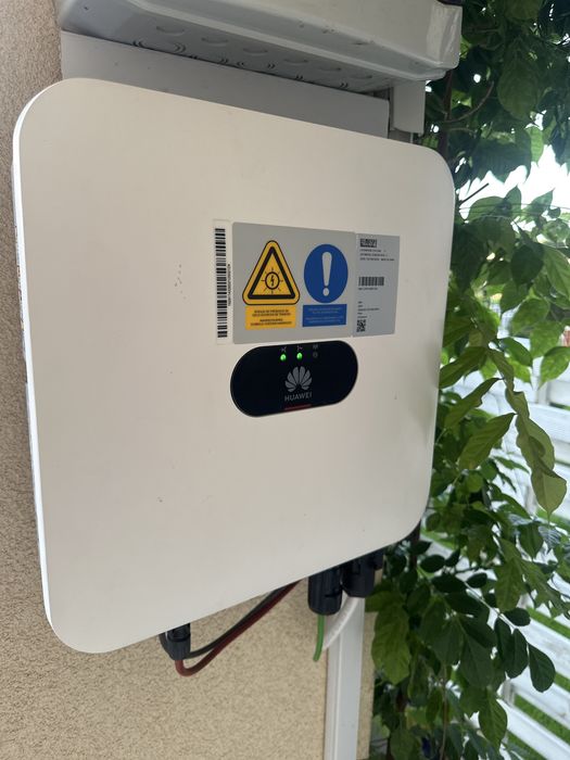 Invertor monofazat hibrid huawei