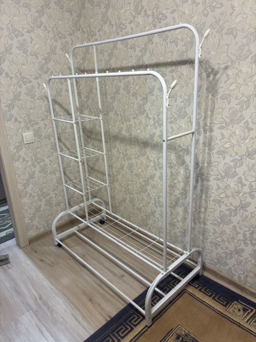 Вешалка напольная белая