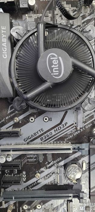 Kit gaming i7 8700 +GIGABYTE B360 HD3P , soket 1151 v2 Iasi • OLX.ro