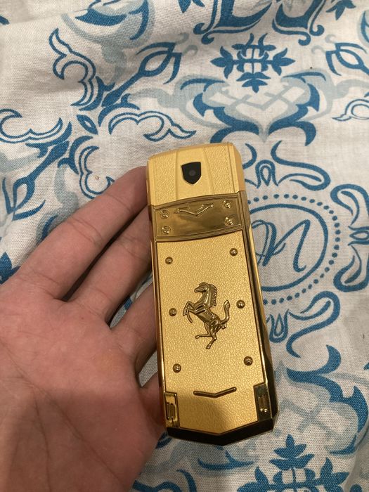 Продам Vertu золотистого цвета