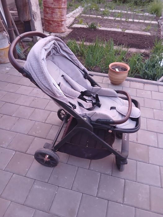 Продам детскую коляску
