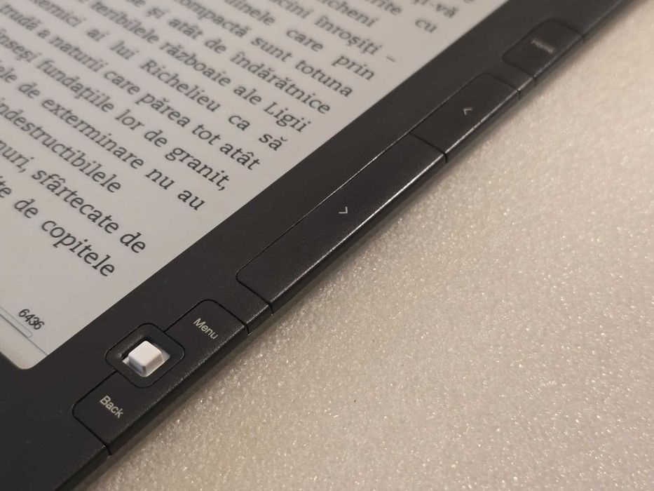 Amazon Kindle DX Graphite (Model D00801) - 9.7" E-ink Pearl - 4GB - PDF Native