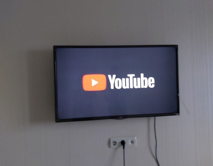 LG 106 см смарт телевизор