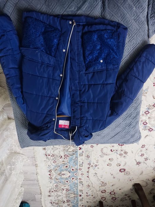 Продам куртку на девочку