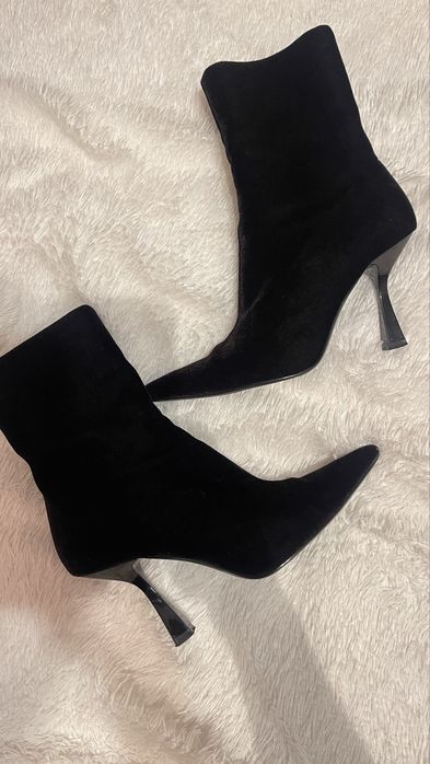 Продам ботильоны бархат zara