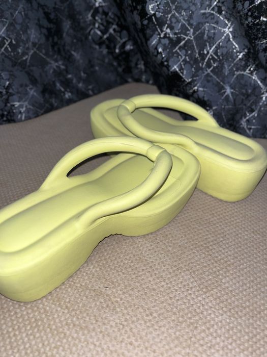 Продам за 2500 обувь в нормальном состоянии