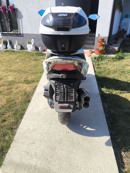 Scuter Daelim SV 125 s3