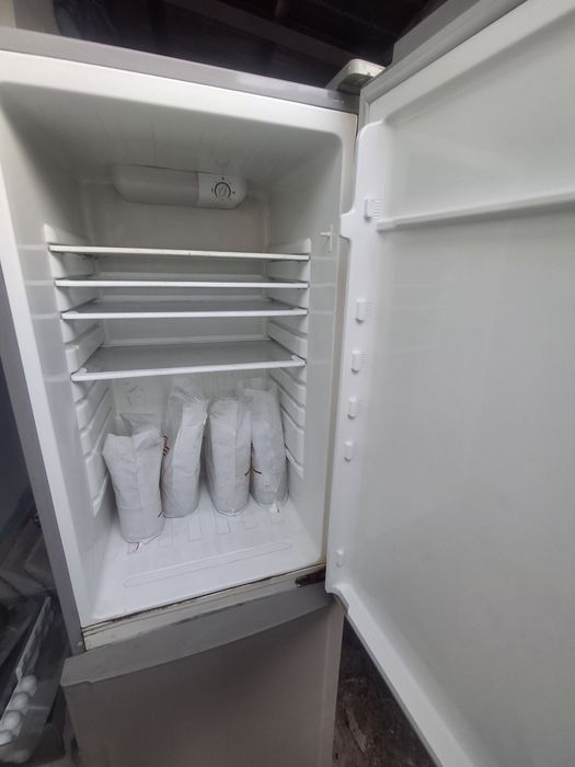 Холодильник Samsung