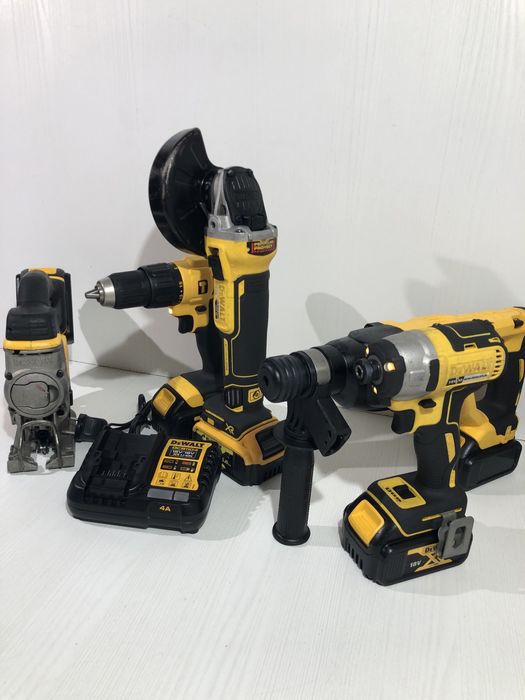 Set Dewalt cu acumulatori