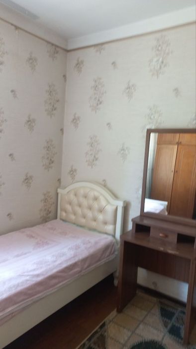 3 хонали кв.  Метро Тинчлик. Чорсу бозори олдида