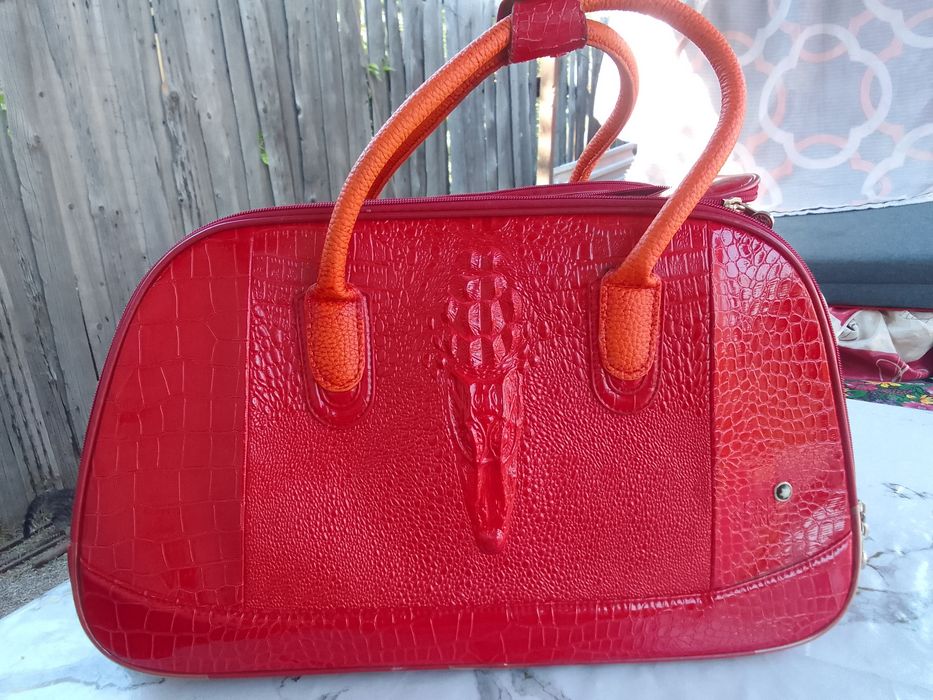 Сумка на колесиках