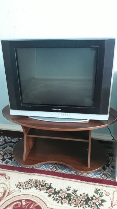продаётся телевизор  SAMSUNĢ в  отличном состоянии диагональ 68 см ни