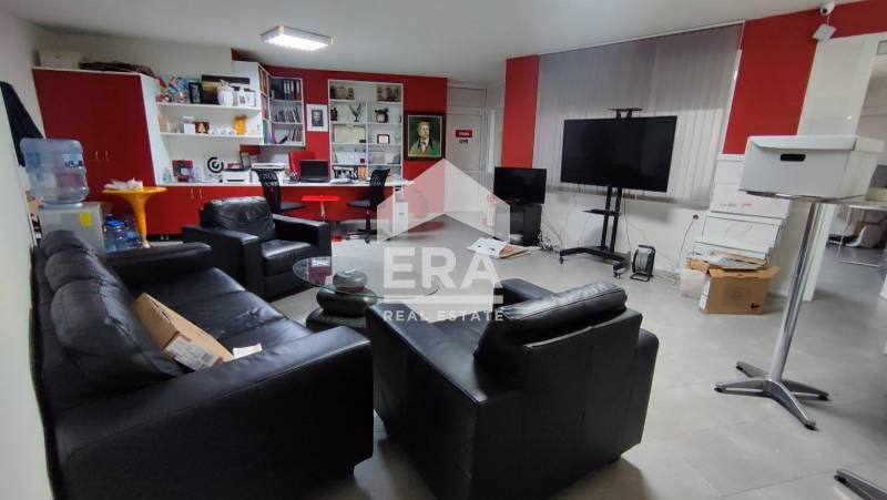 Търговско помещение в идеален център