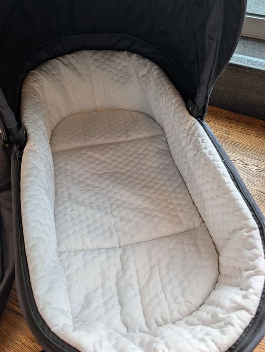 Детска количка Moni Florence 3 в 1 – сива
100 €