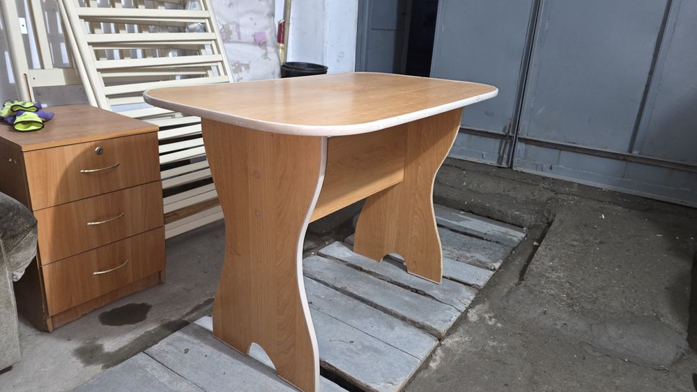 Продаю Стол кухонный