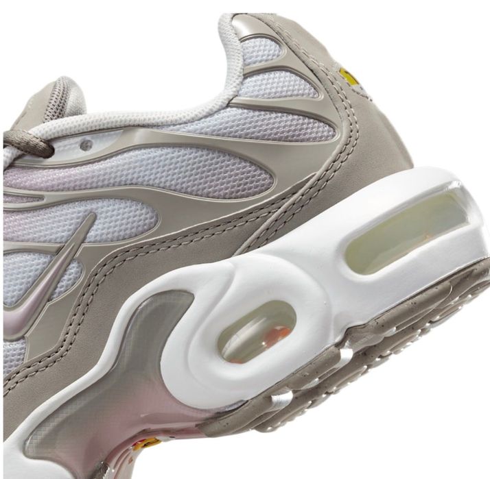 Дамски снейкъри Nike Air Max PLUS