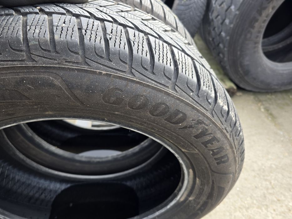 Anvelope de iarna 215-65r17 Goodyear