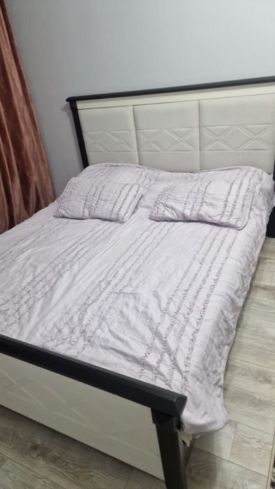 Продается спальный гарнитур