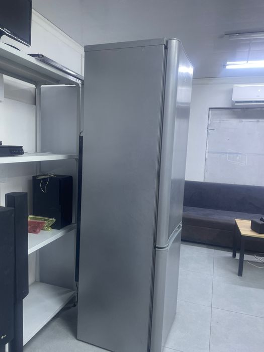 Холодильник Indesit 195 см