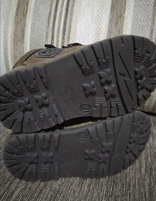 Продам весенние ботинки