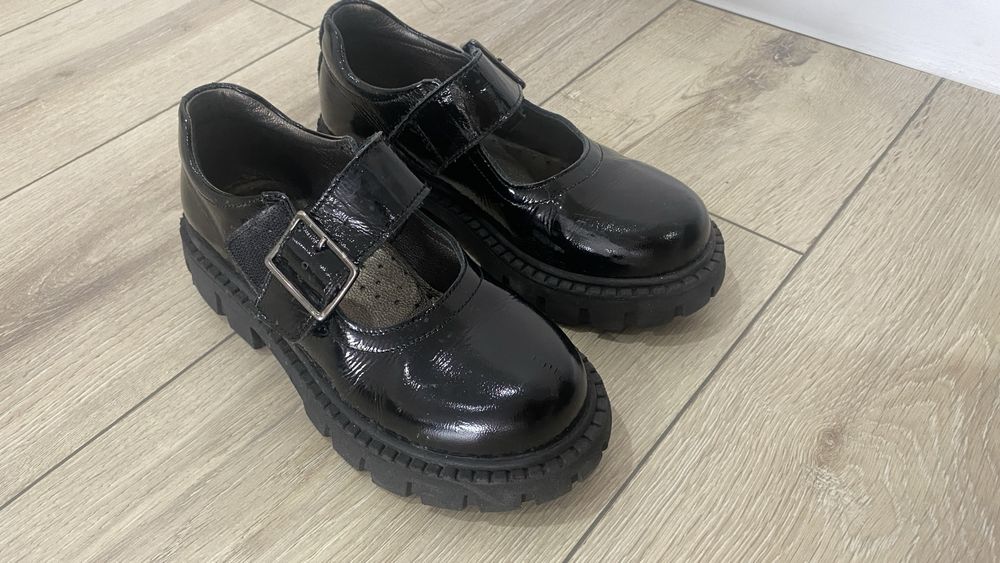 Туфли на девочку 34