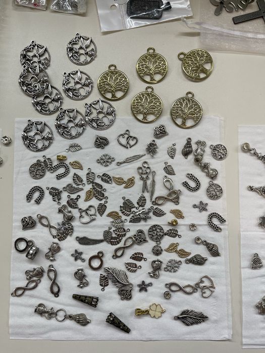 Естествени камъни и материали за гривни и бижута