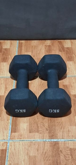 Продам гантели по 8кг