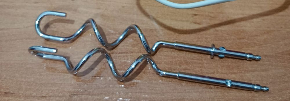 Ручной миксер для теста