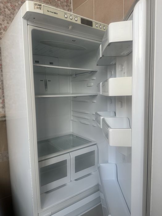 Холодильник Samsung