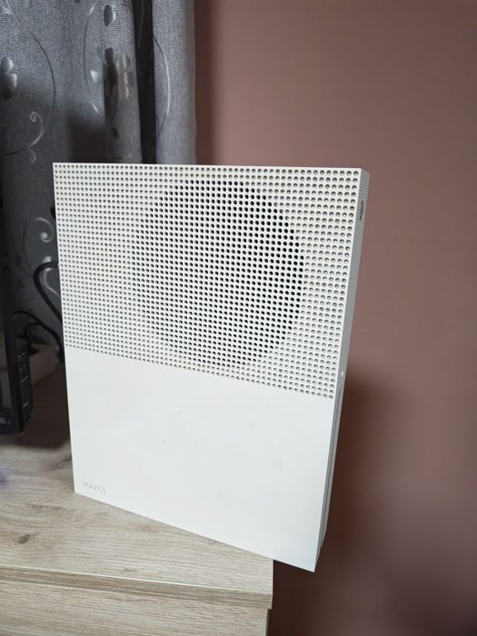 XBOX ONE S      .