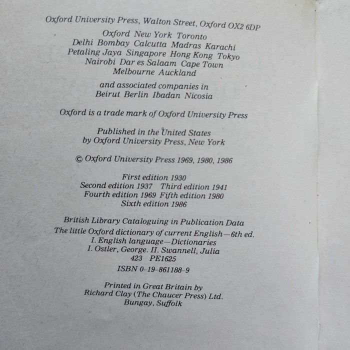 LITTLE OXFORD dictionary