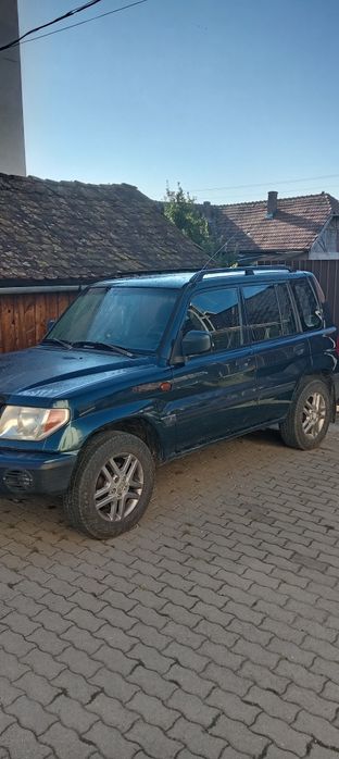 Mitsubisi pajero pinin