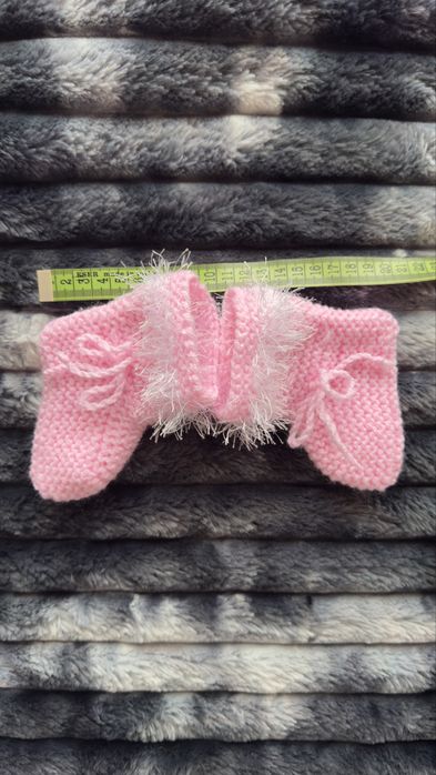 Нов плетен детски  комплект пуловер  с чорапки за 1-2 години