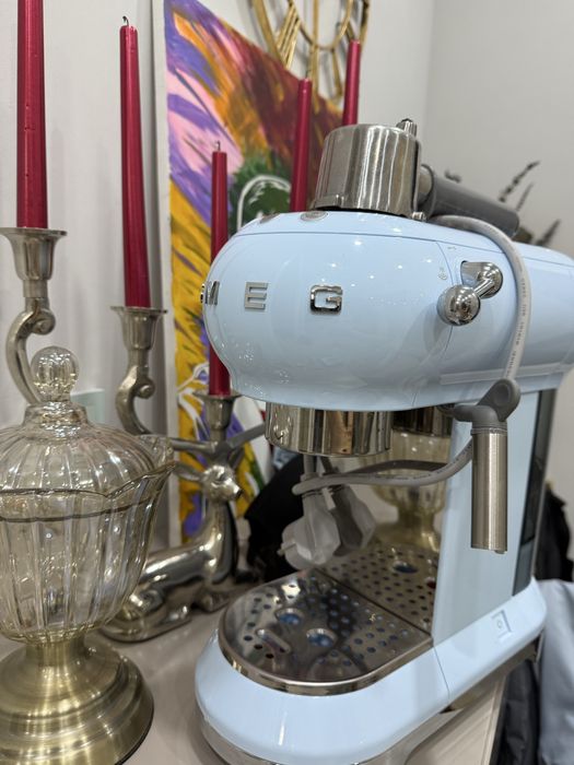 Кофемашина Smeg.